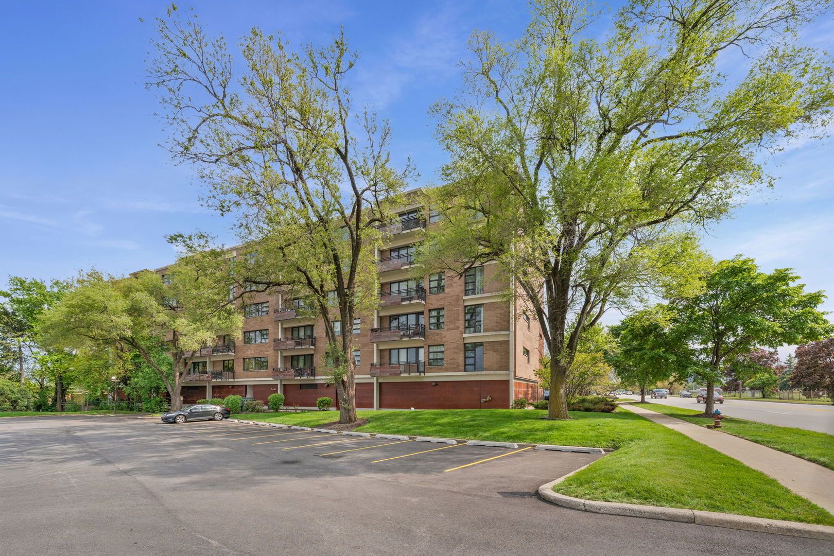 1905 S Wolf Road #209 — Hillside, IL 60162