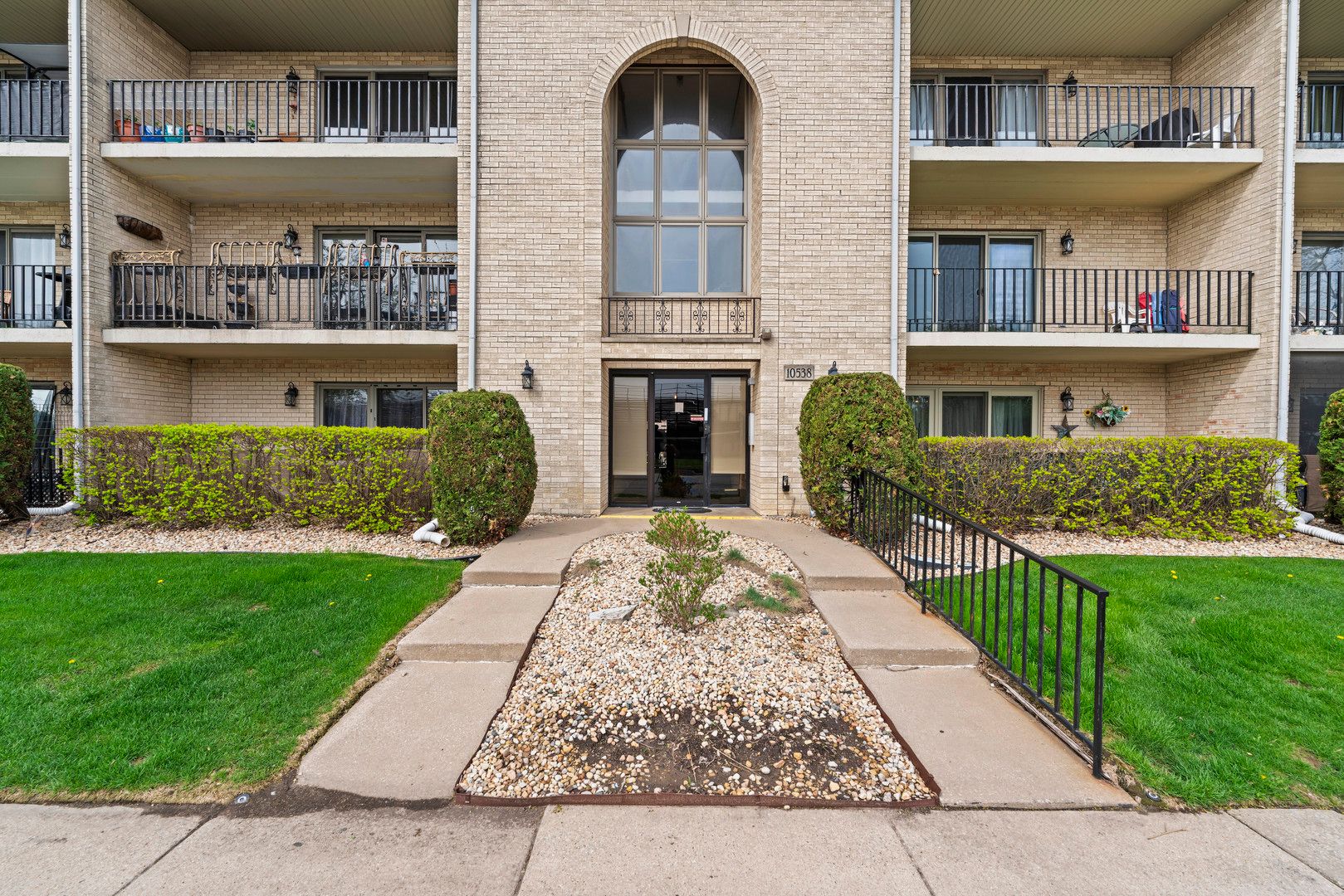 10538 Central Avenue #2S — Chicago Ridge, IL 60415