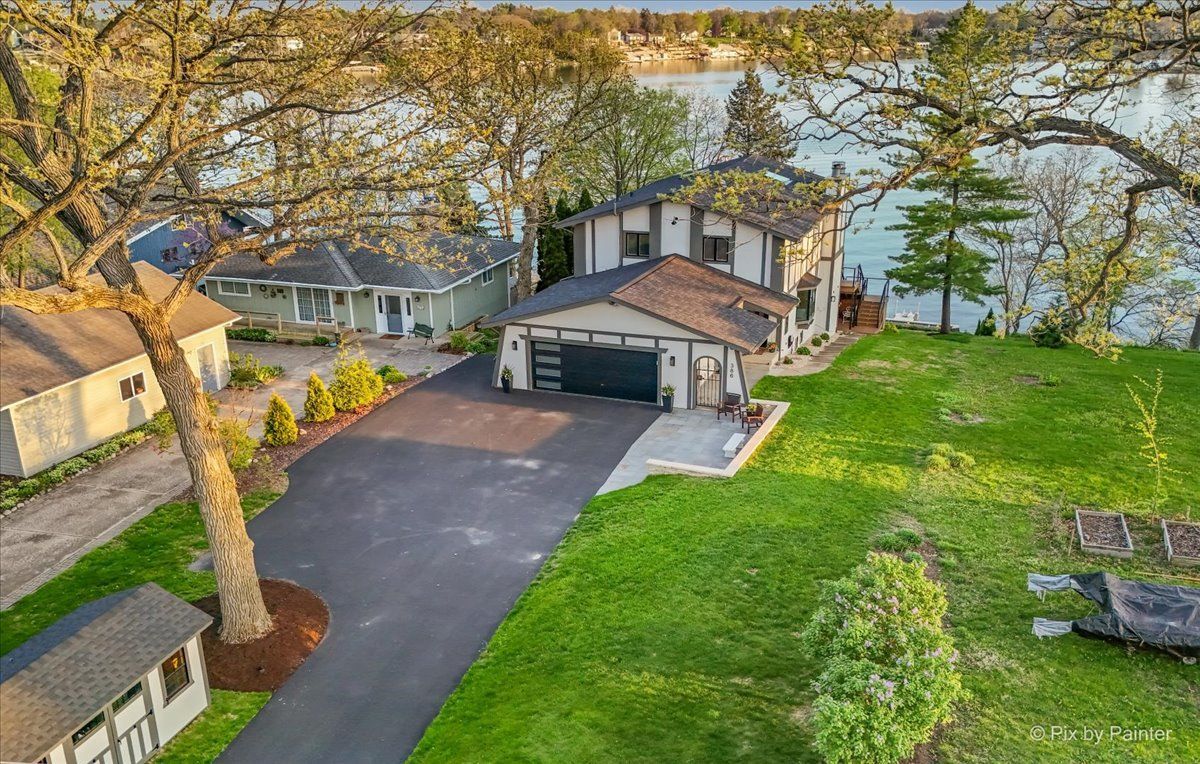 386 Holiday Drive, Lake Holiday, IL 60552