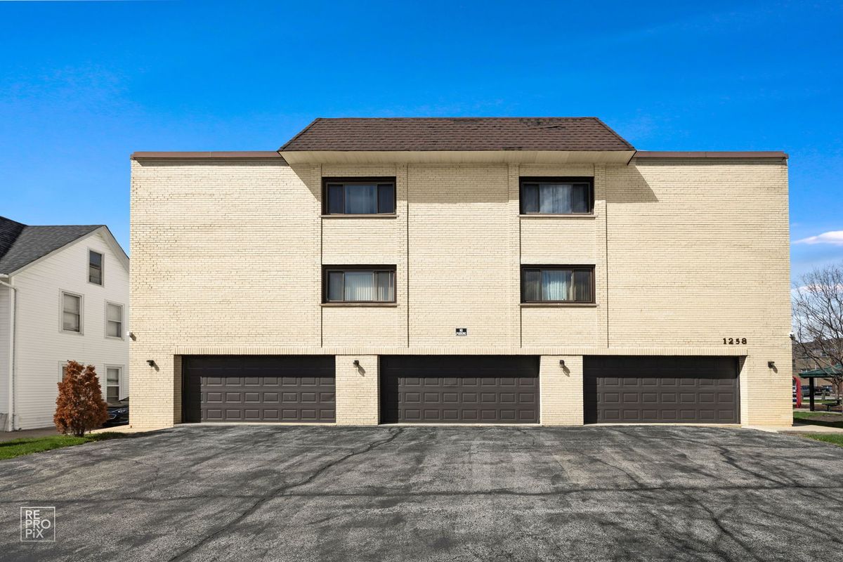1258 Brown Street, Des Plaines, IL 60016