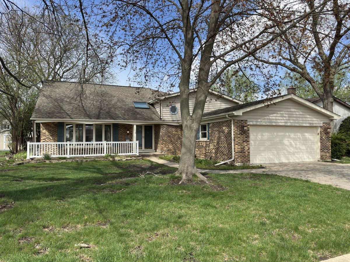 1920 Peachtree Lane, Arlington Heights, IL 60004
