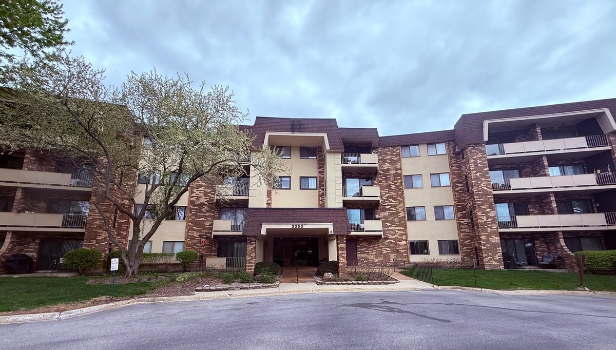 3350 Carriageway Drive, Arlington Heights, IL 60004