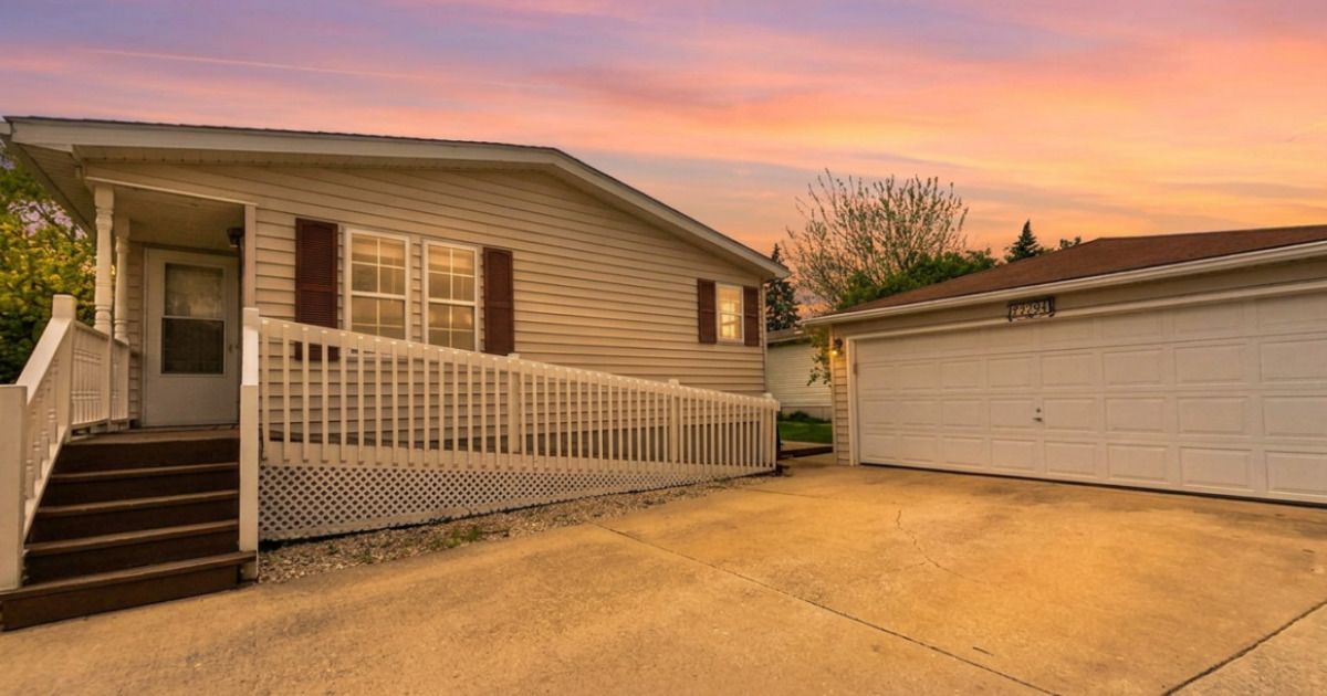 22734 Ravisloe Lane — Frankfort, IL 60423