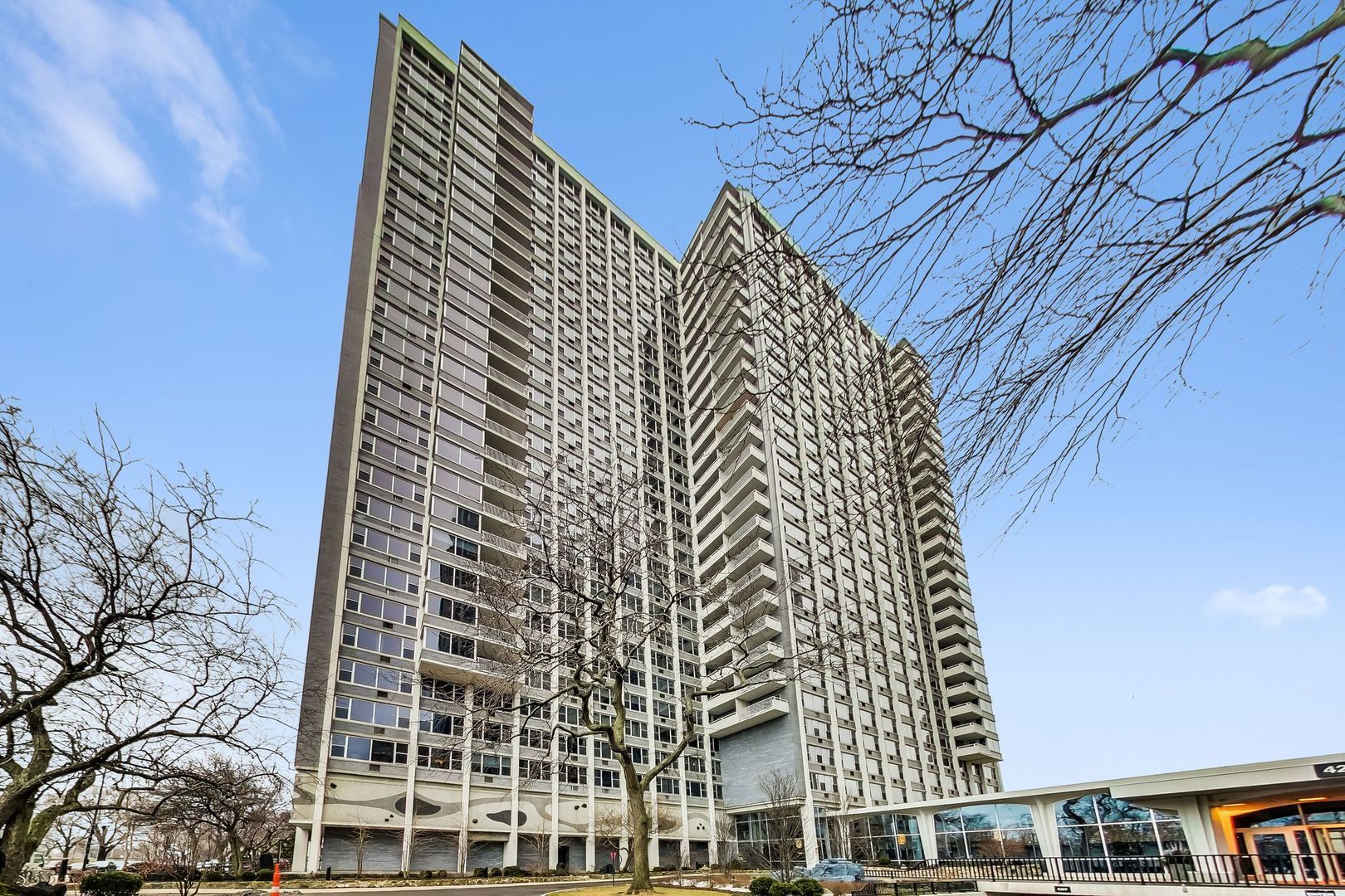 4250 N Marine Drive #809 — Chicago, IL 60613