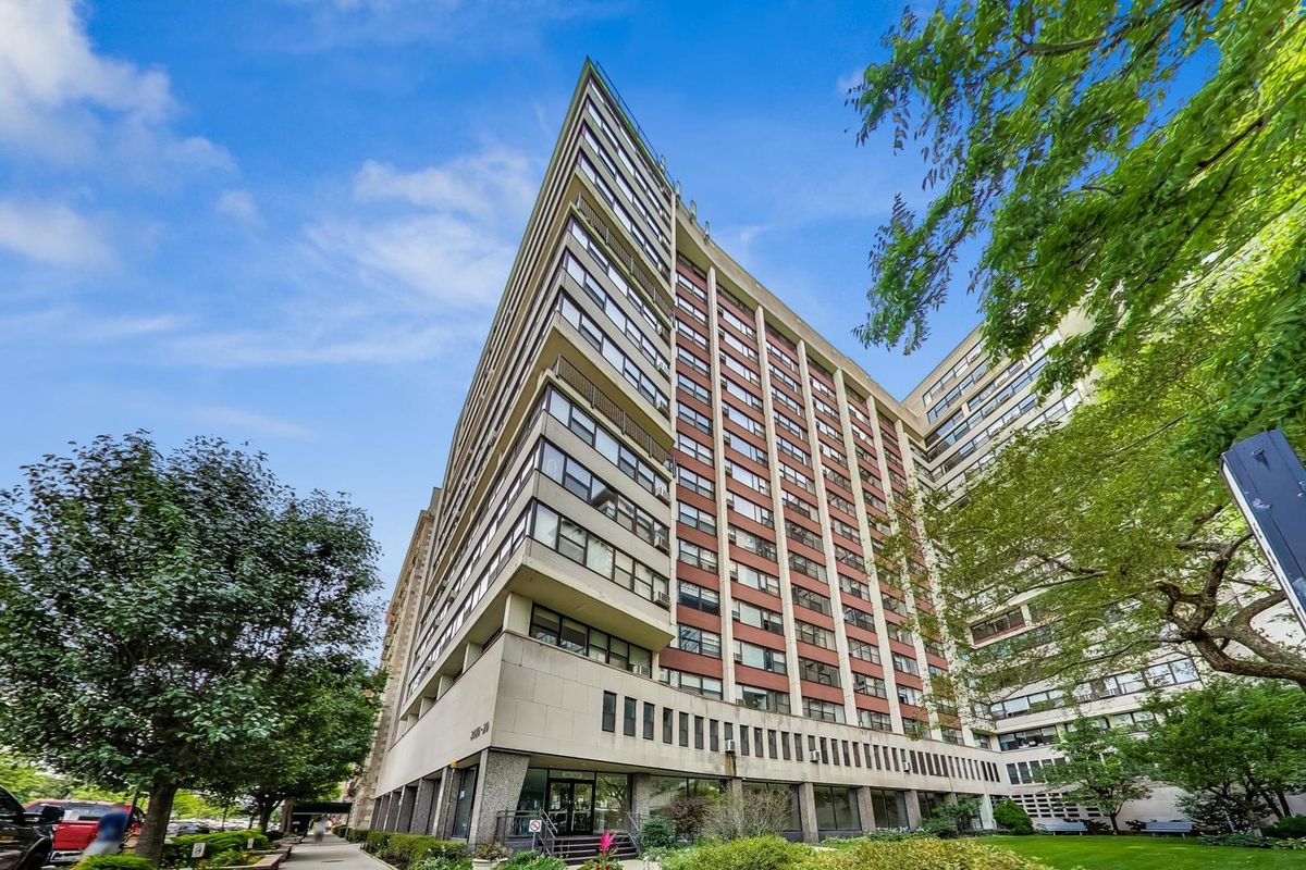 3410 Lake Shore Drive, Chicago, IL 60657