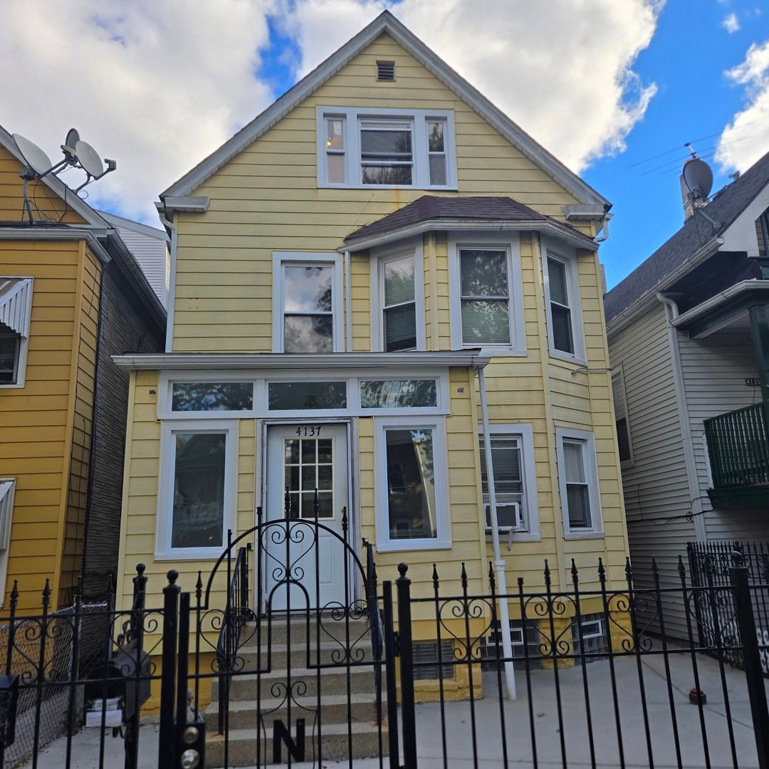 4137 N Bernard Street #2 — Chicago, IL 60618