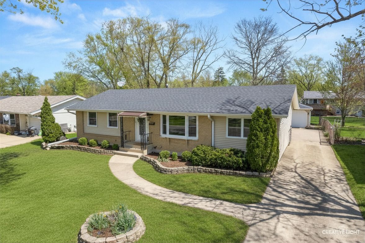 607 Grace Lane — Schaumburg, IL 60193