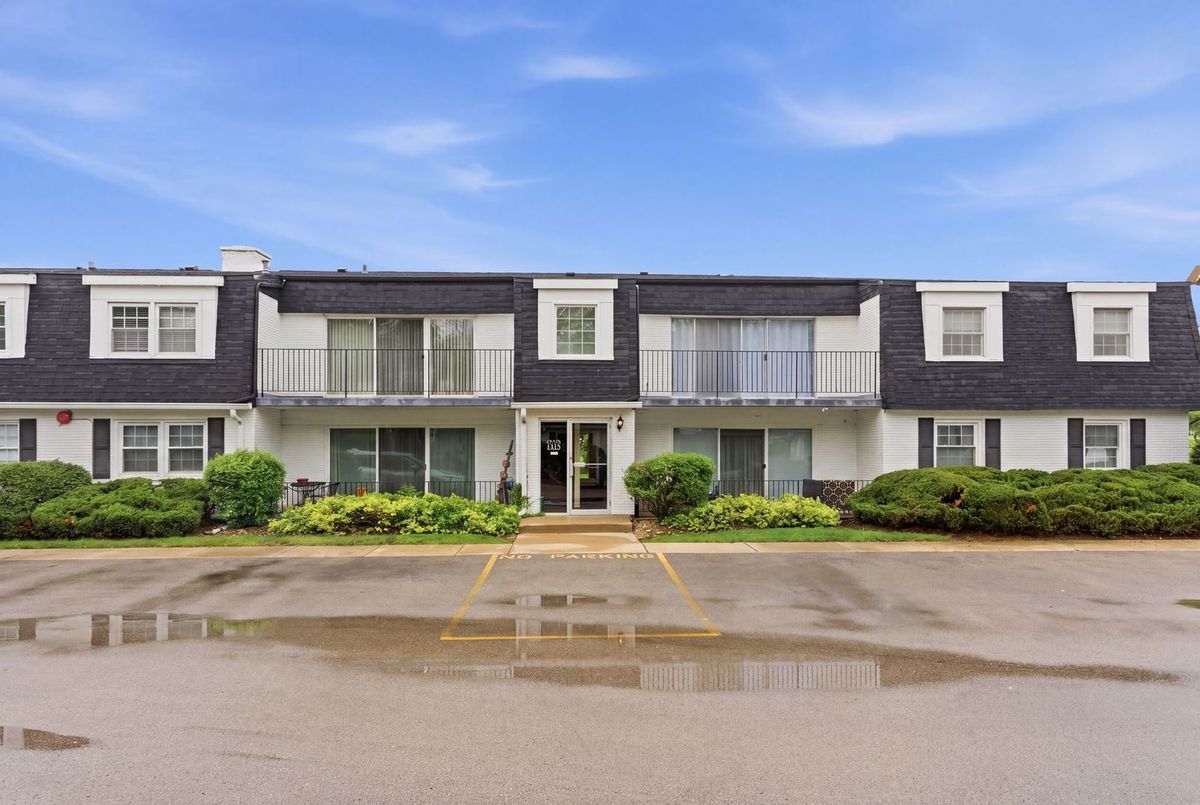 1115 Royal St George Drive, Naperville, IL 60563