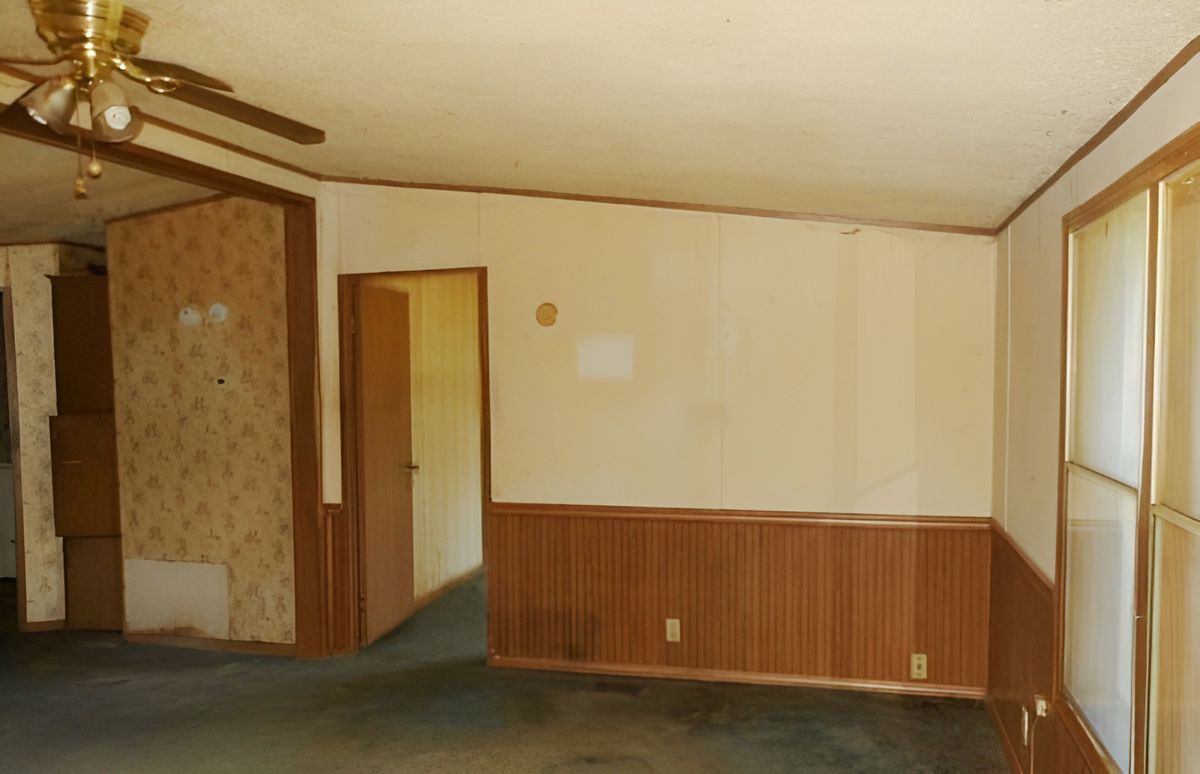 406 E Van Buren Street, Paris, IL 61944