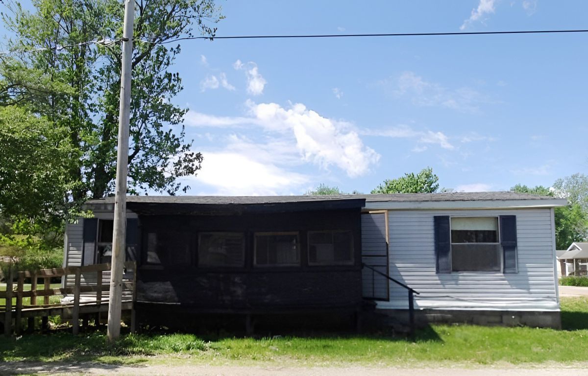 406 E Van Buren Street, Paris, IL 61944
