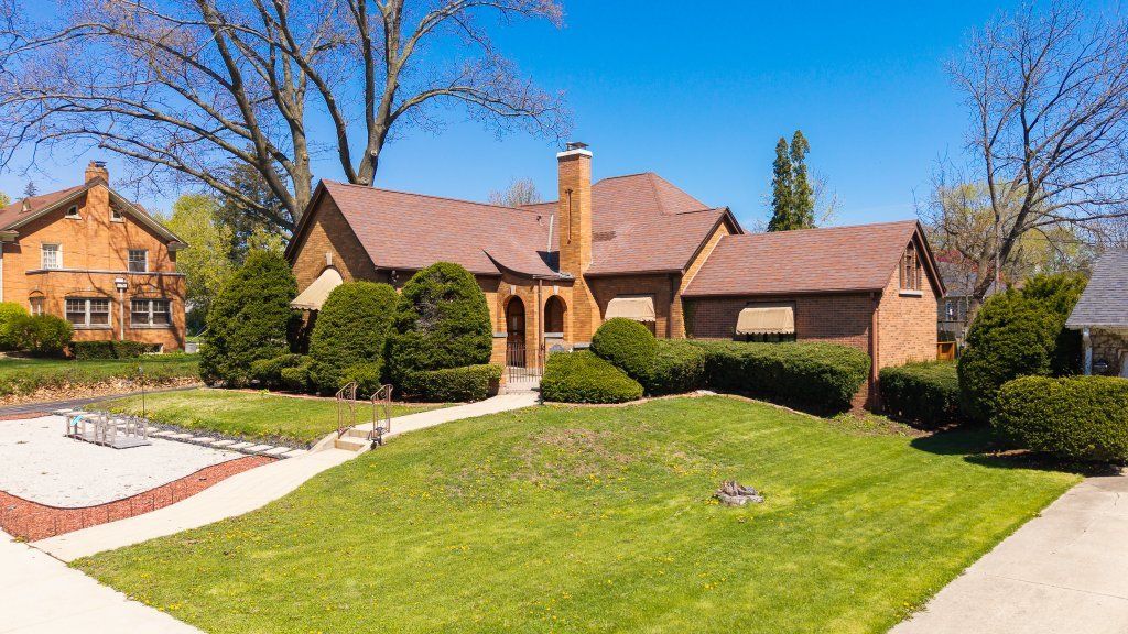 1125 Cedar Avenue — Elgin, IL 60120