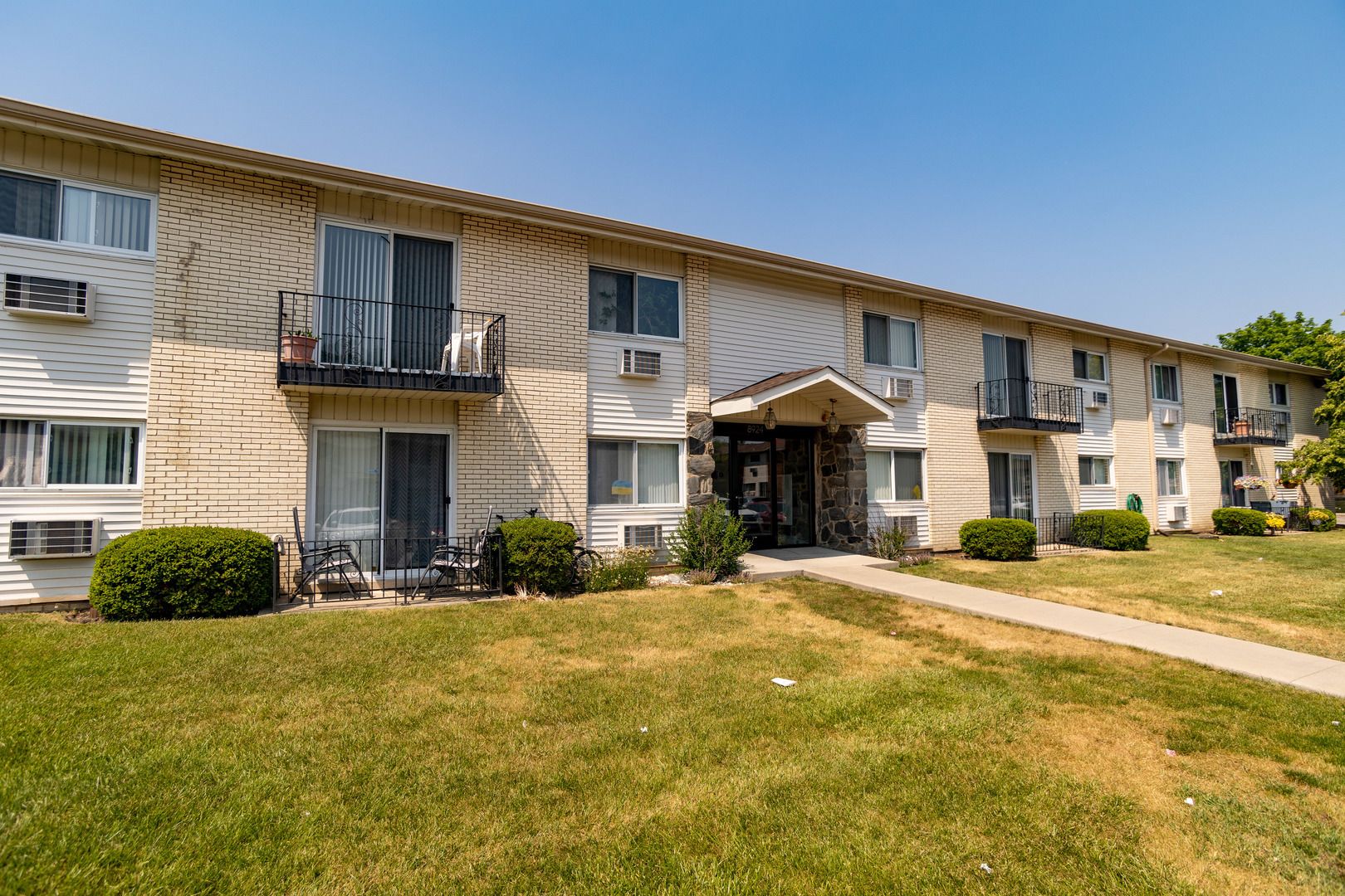 8924 Kenneth Drive #107G — Des Plaines, IL 60016