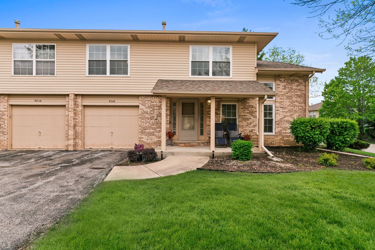 9348 Meadowview Drive, Orland Hills, IL 60487