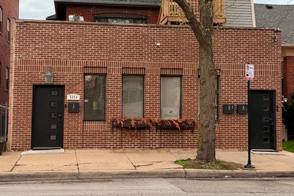 4854 W Addison Street — Chicago, IL 60641