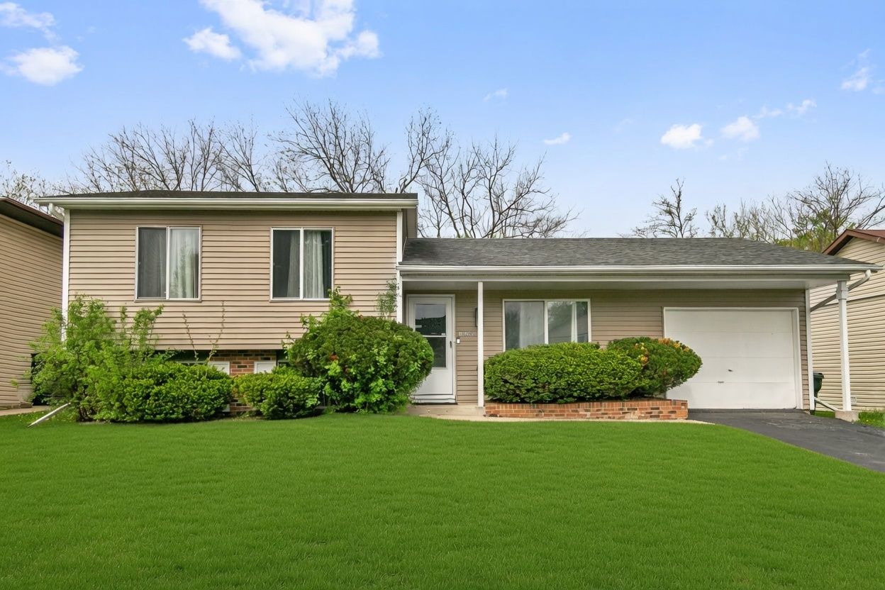 18200 Fountainbleau Drive — Hazel Crest, IL 60429