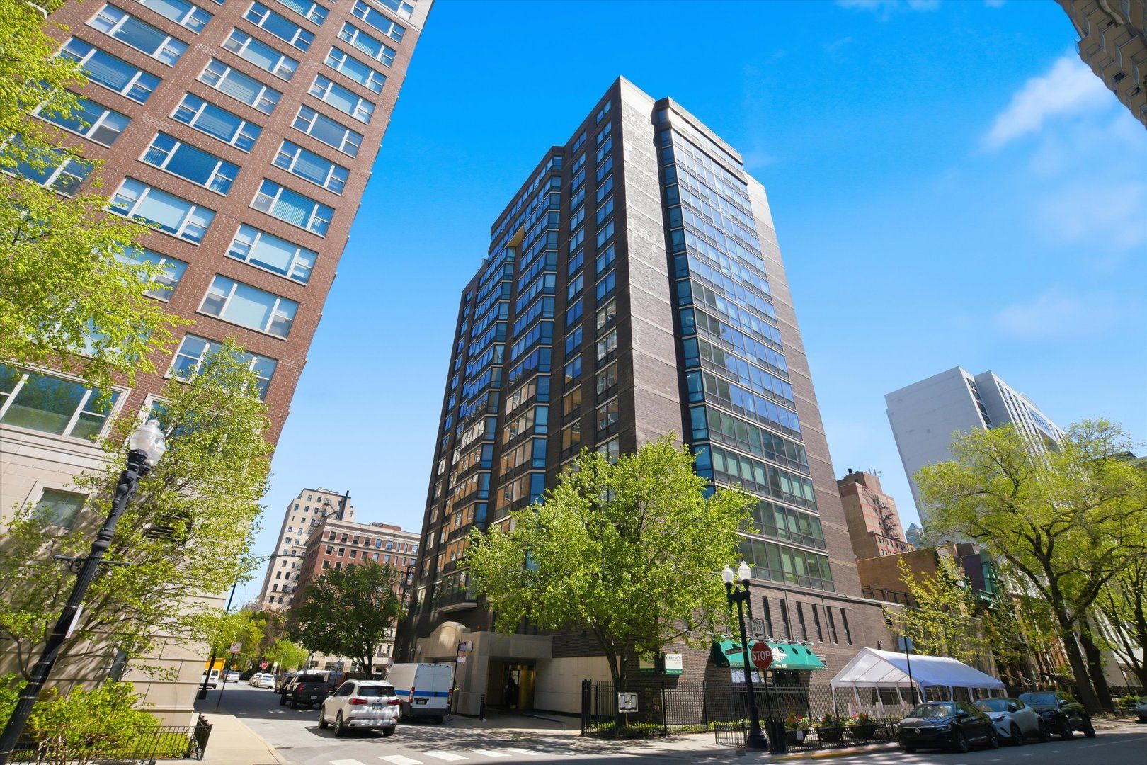21 W Goethe Street #9J — Chicago, IL 60610