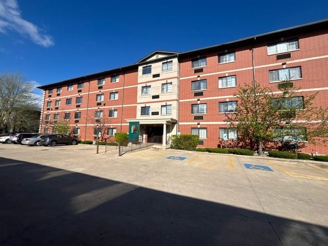 3370 W Brooke Avenue #218 — Waukegan, IL 60087