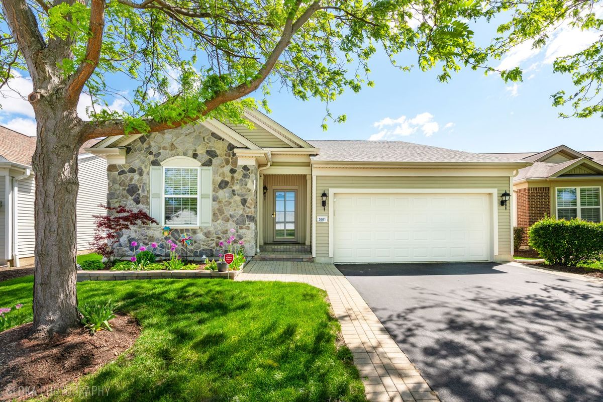 2661 Venetian Lane, Elgin, IL 60124