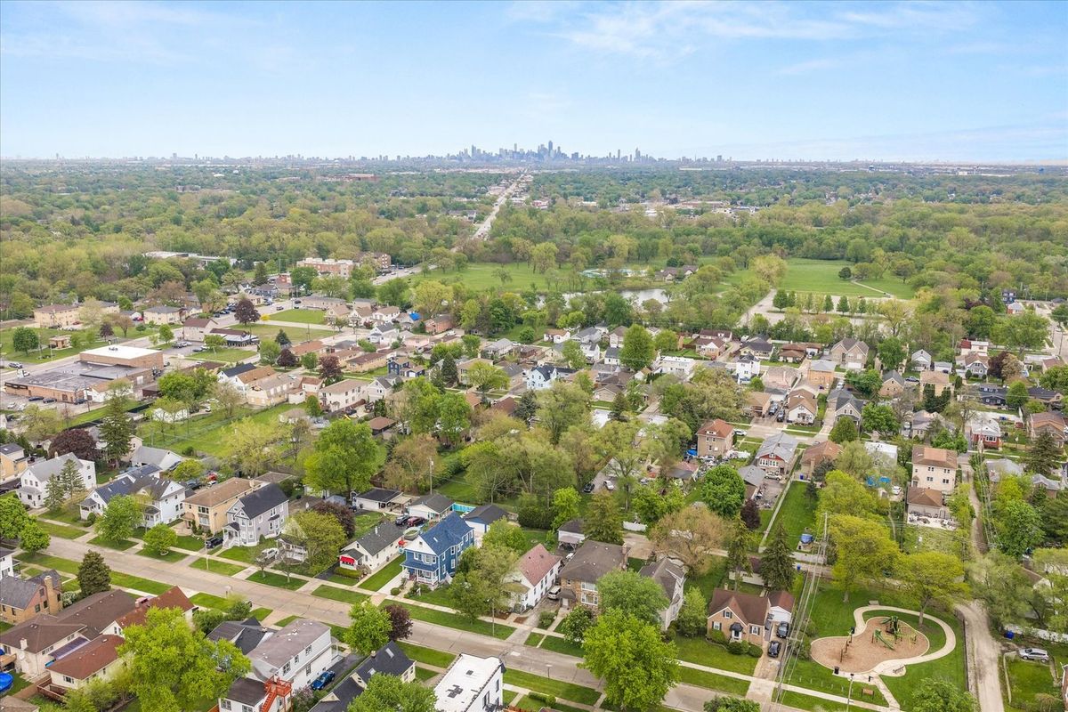 4029 Amelia Avenue, Lyons, IL 60534