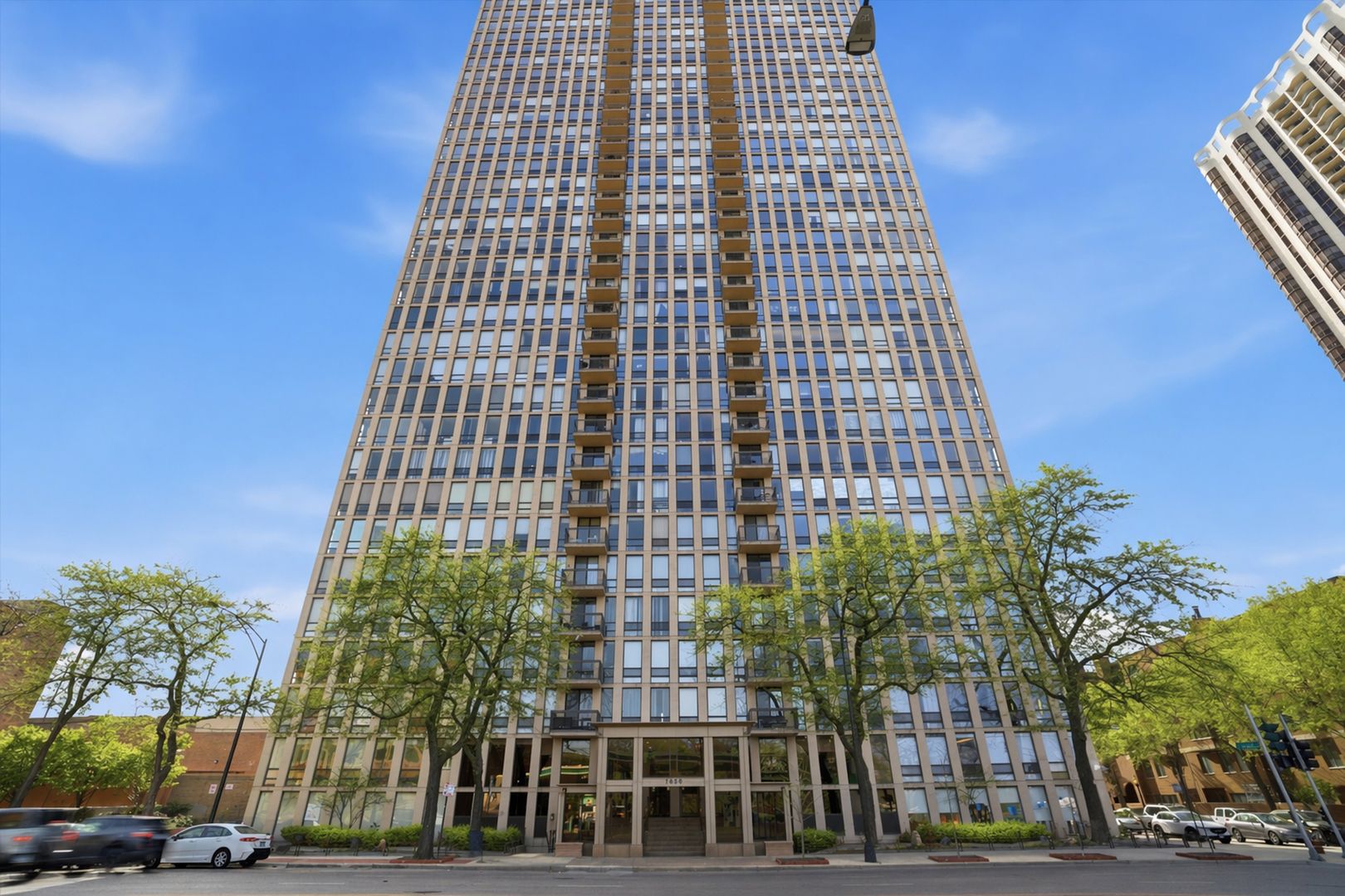 1660 N La Salle Drive #1004 — Chicago, IL 60614