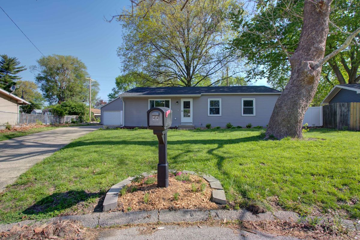 1404 Briarwood Drive, Champaign, IL 61821