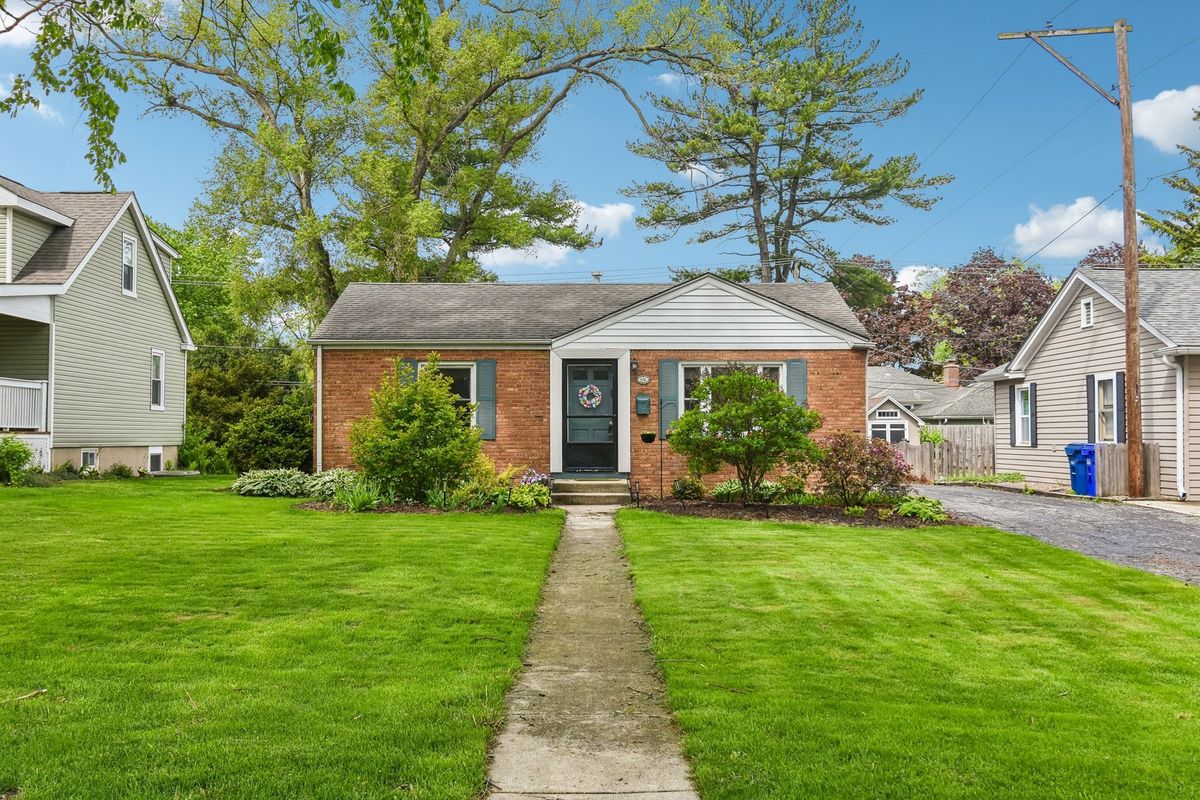 836 Lyford Lane, Wheaton, IL 60189