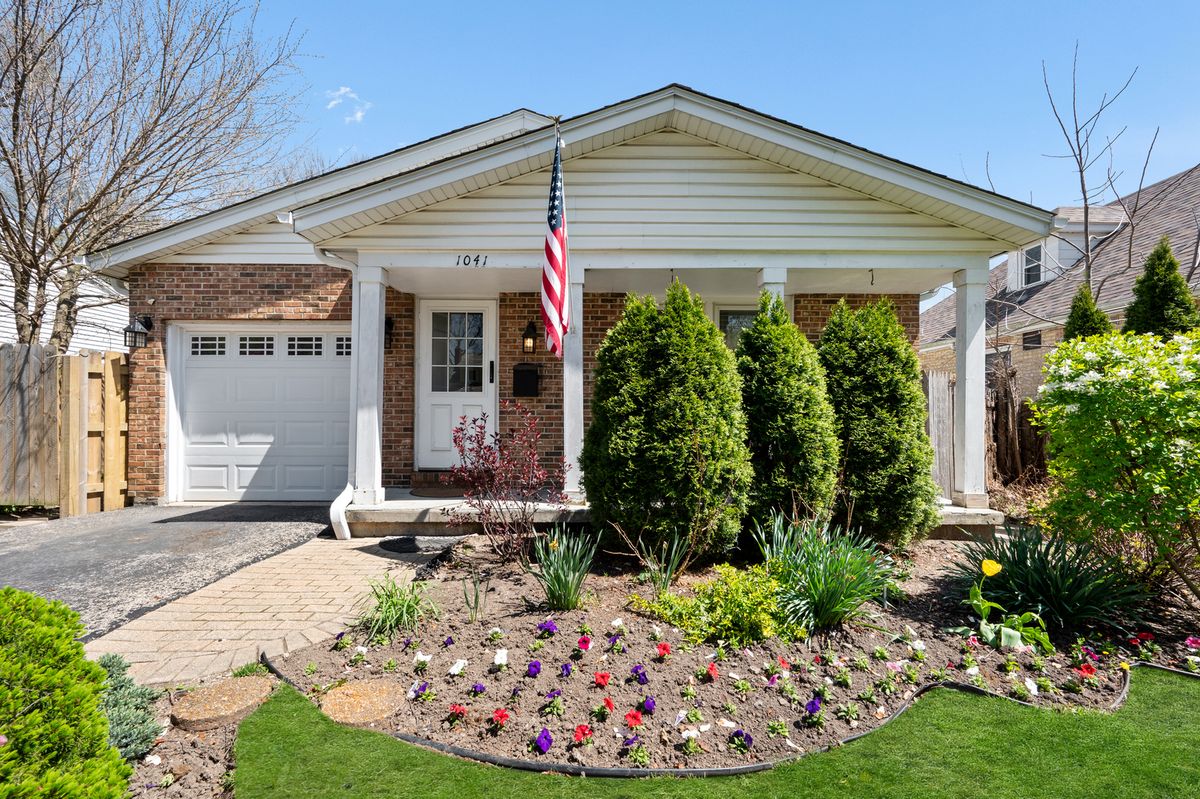 1041 Forest Avenue, Deerfield, IL 60015