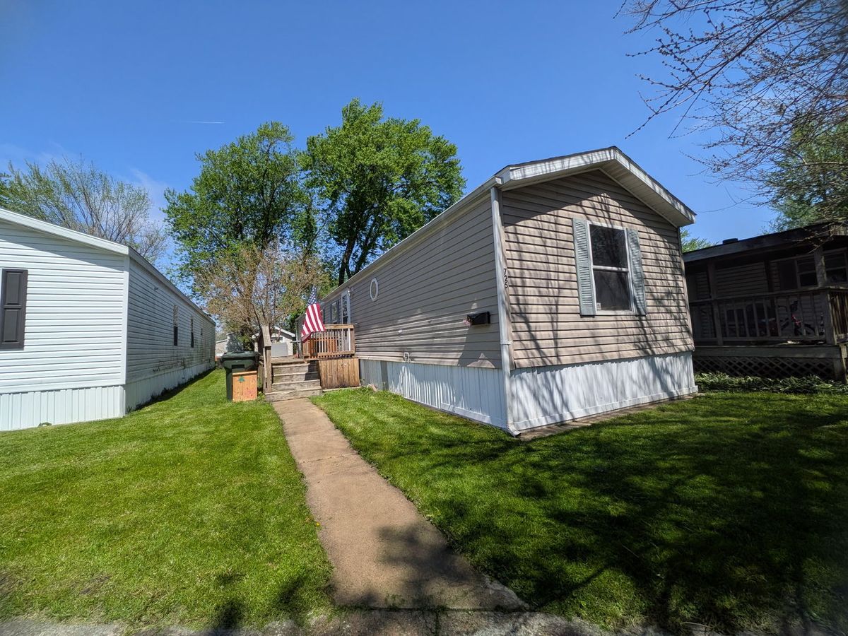 725 Michelle Drive, Chicago Heights, IL 60411