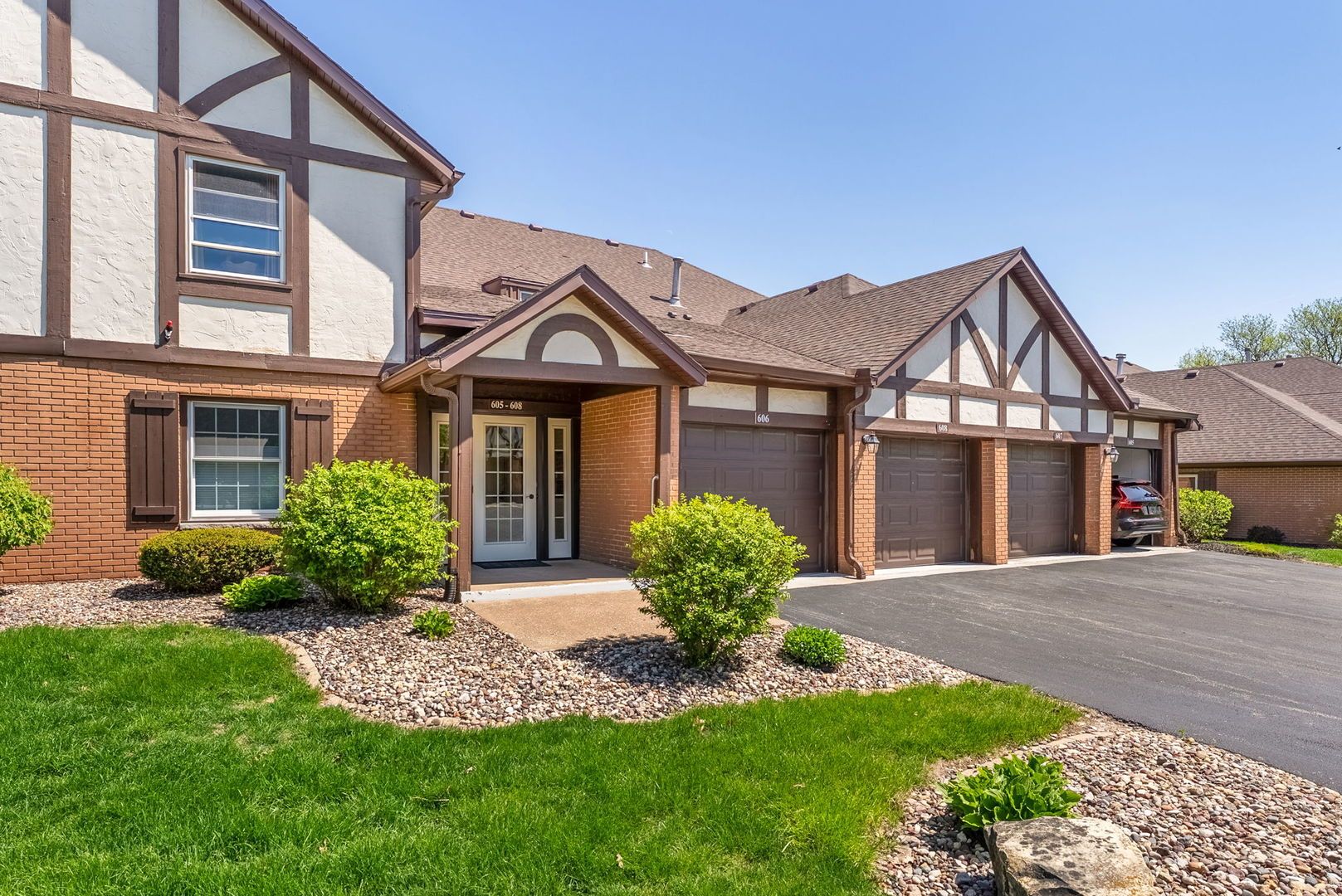 4150 E 60th Street #608 — Davenport, IA 52807