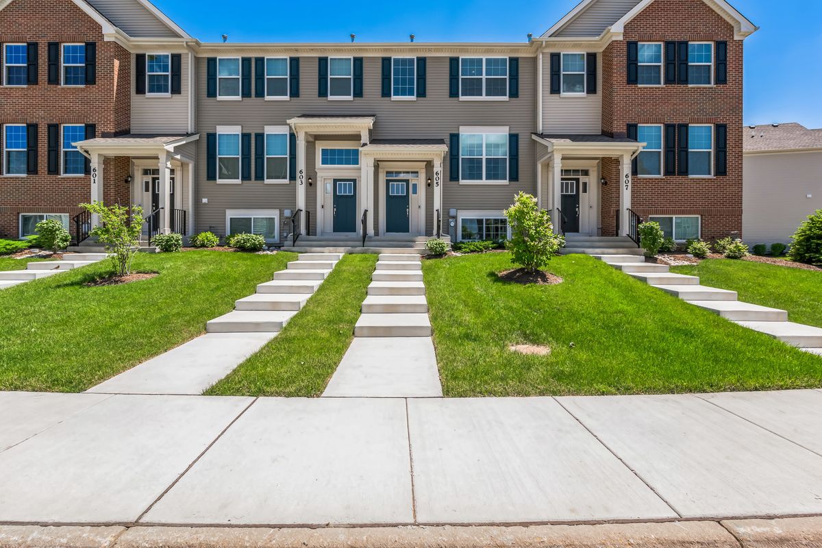 605 Brook Court, Oswego, IL 60543