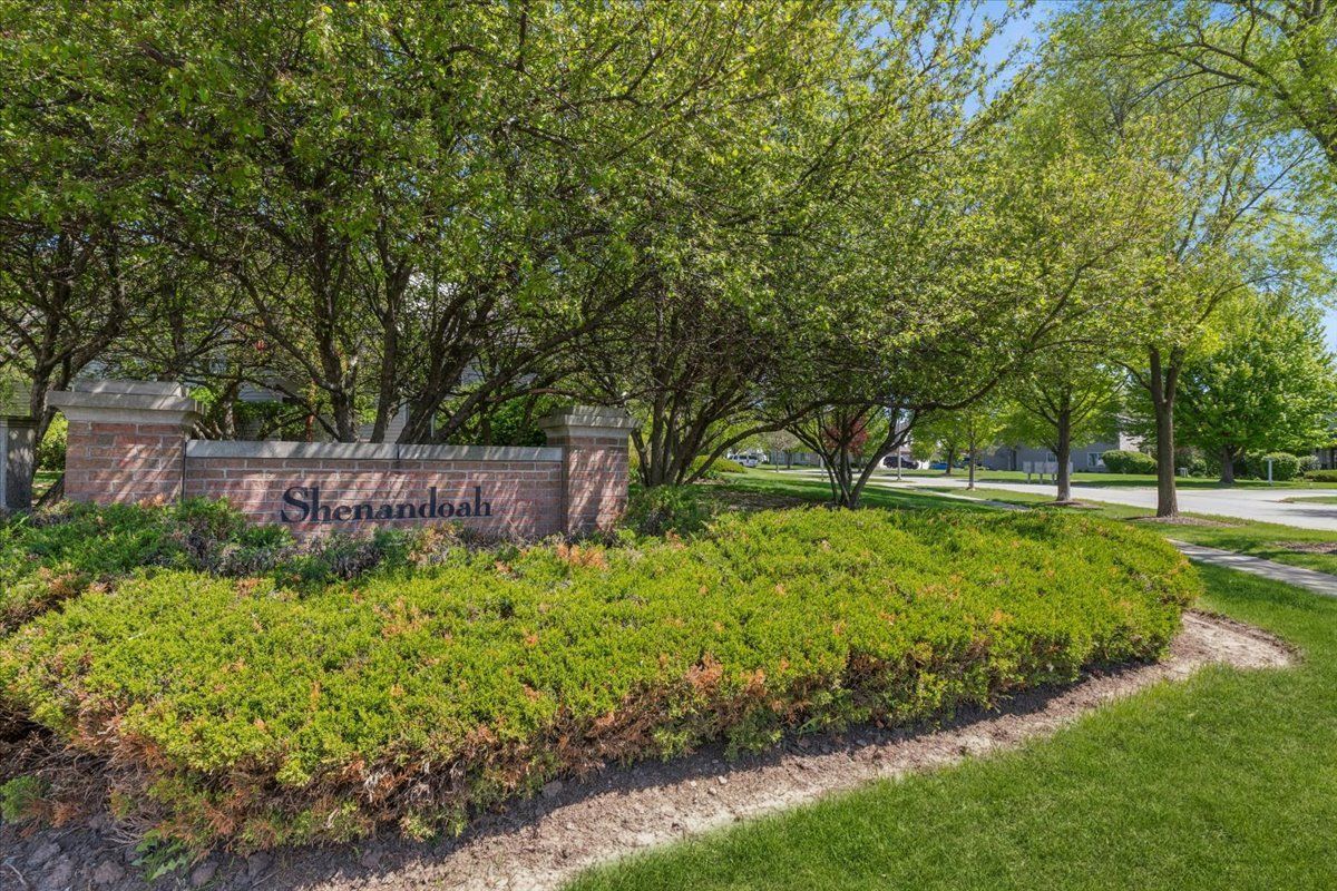 3414 Blue Ridge Drive — Carpentersville, IL 60110