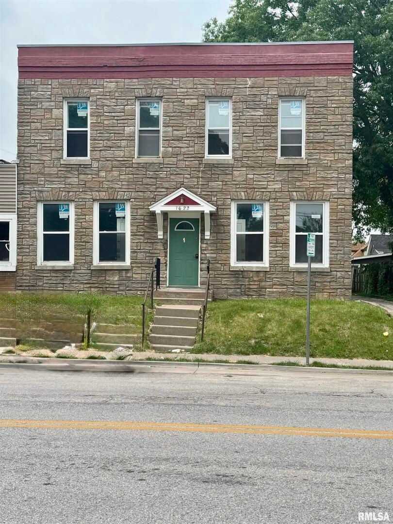 1622 WASHINGTON Street, Davenport, IA 52804