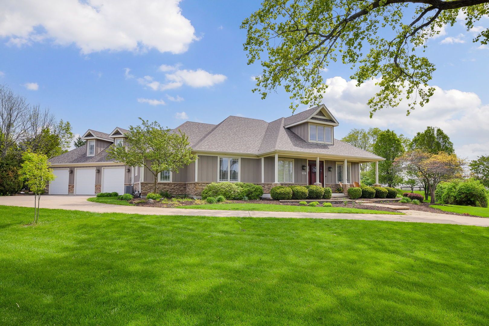 5525 Bluestem Court — Oswego, IL 60543