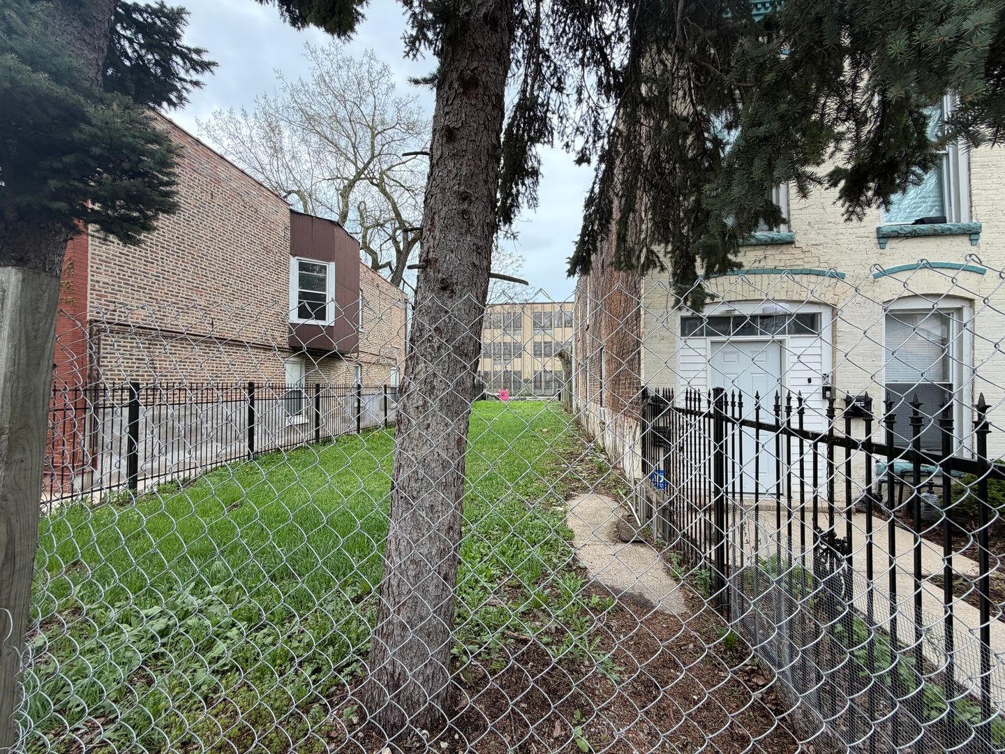 425 N Lawndale Avenue — Chicago, IL 60624