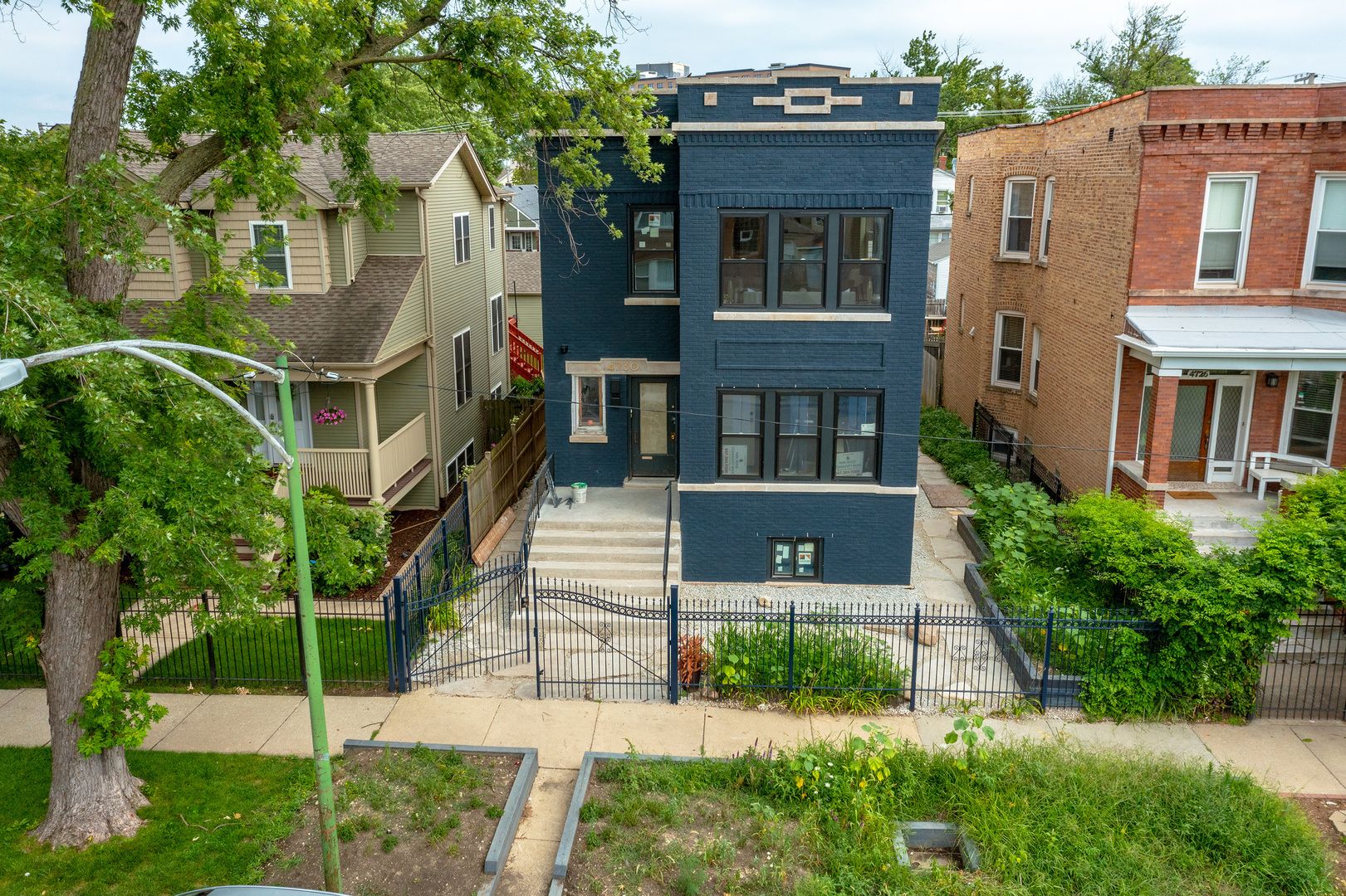 4730 W Grace Street #3 — Chicago, IL 60641