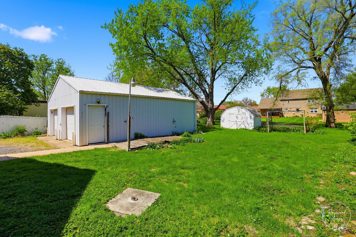 395 E 1st Avenue, Clifton, IL 60927