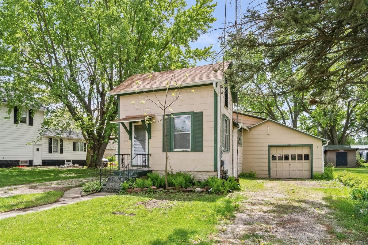 309 North Street, Earlville, IL 60518