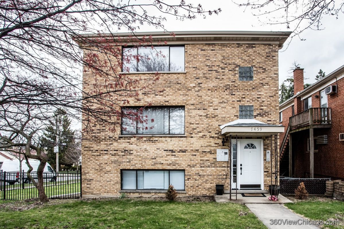 7459 Waukegan Road, Niles, IL 60714