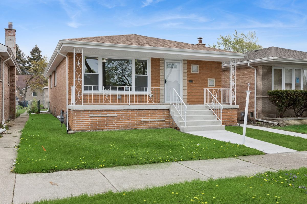 12621 Wood Street, Calumet Park, IL 60827