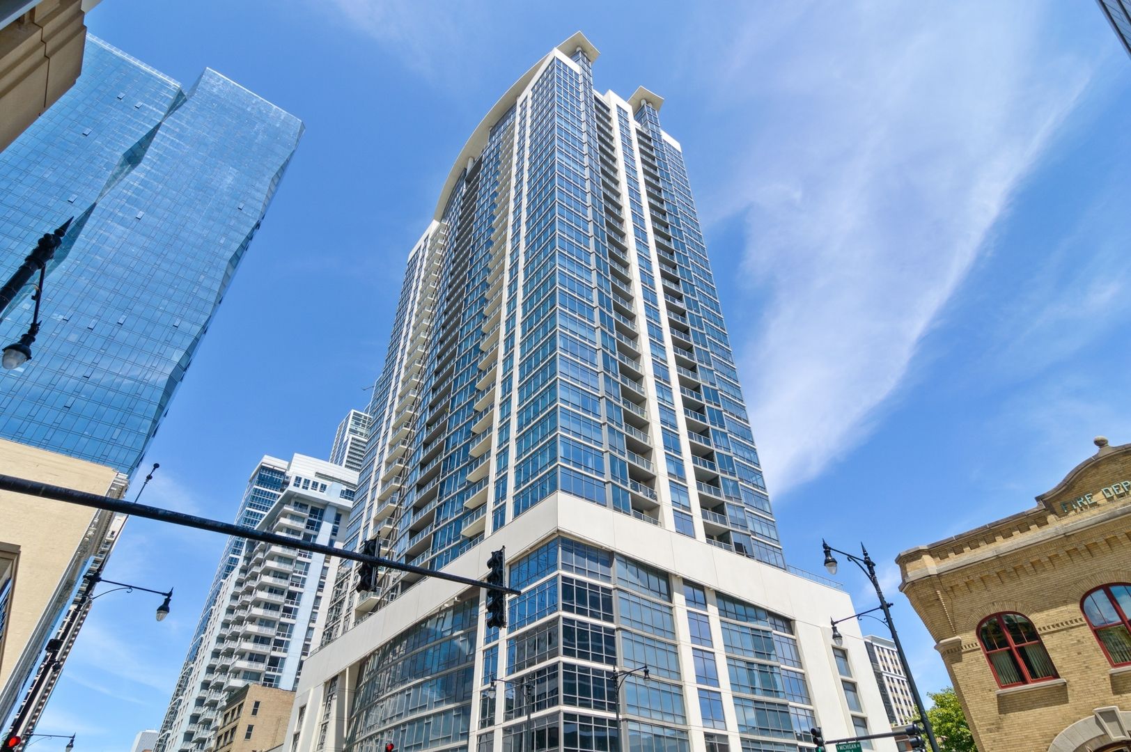 100 E 14th Street #1909 — Chicago, IL 60605