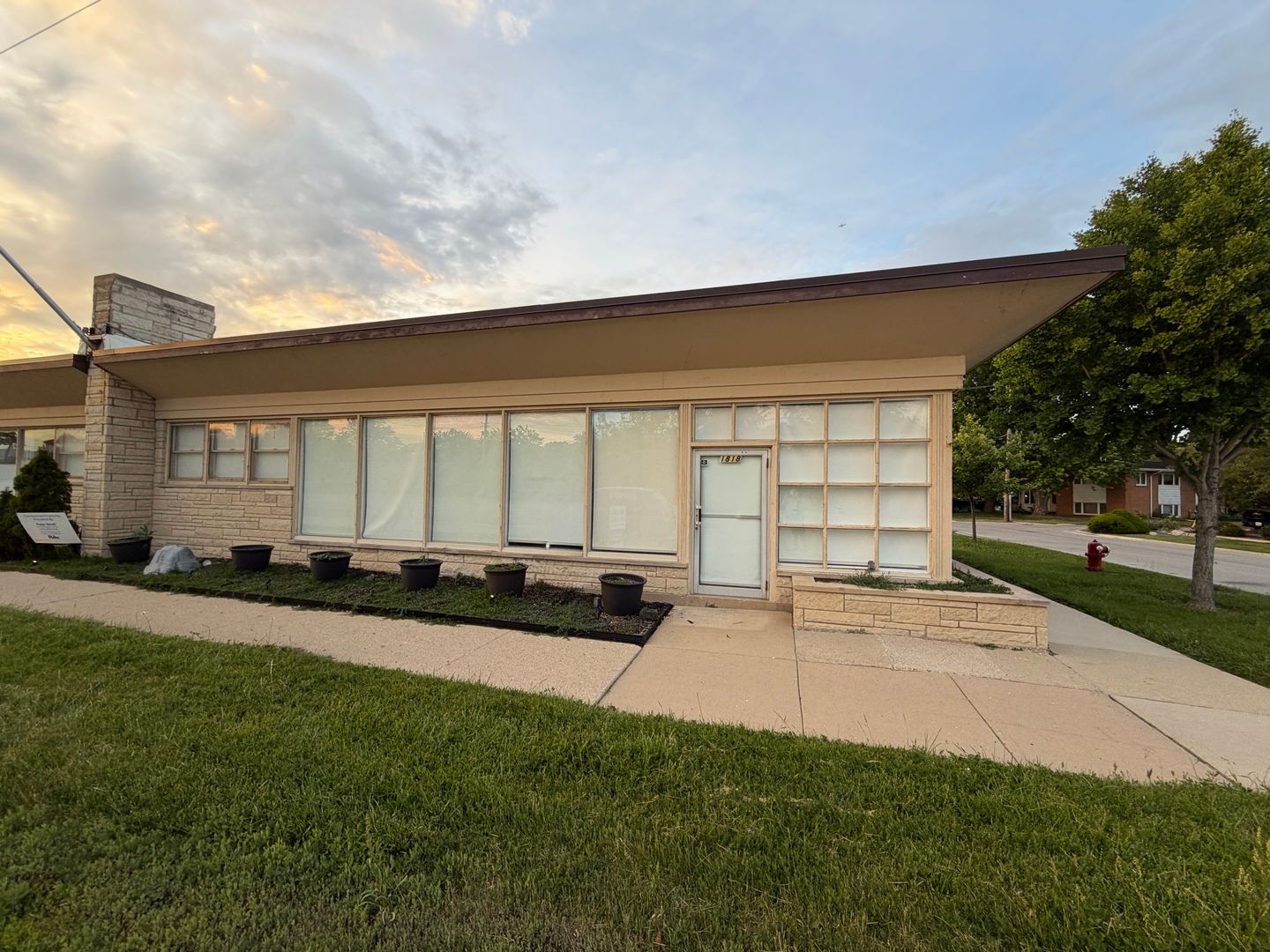 1818 E Northwest Highway #1 — Arlington Heights, IL 60004