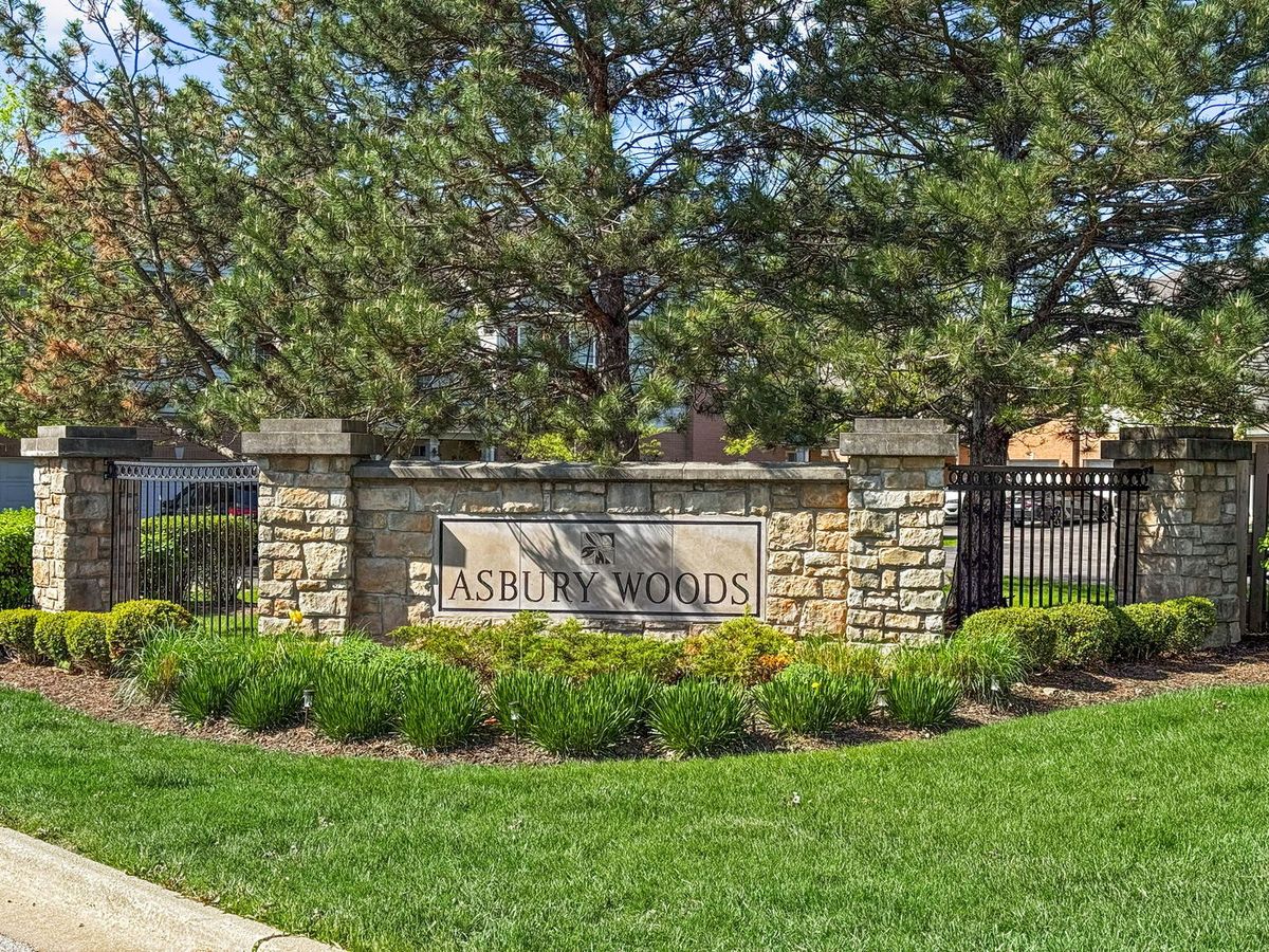 8132 Concord Lane #E, Justice, IL 60458