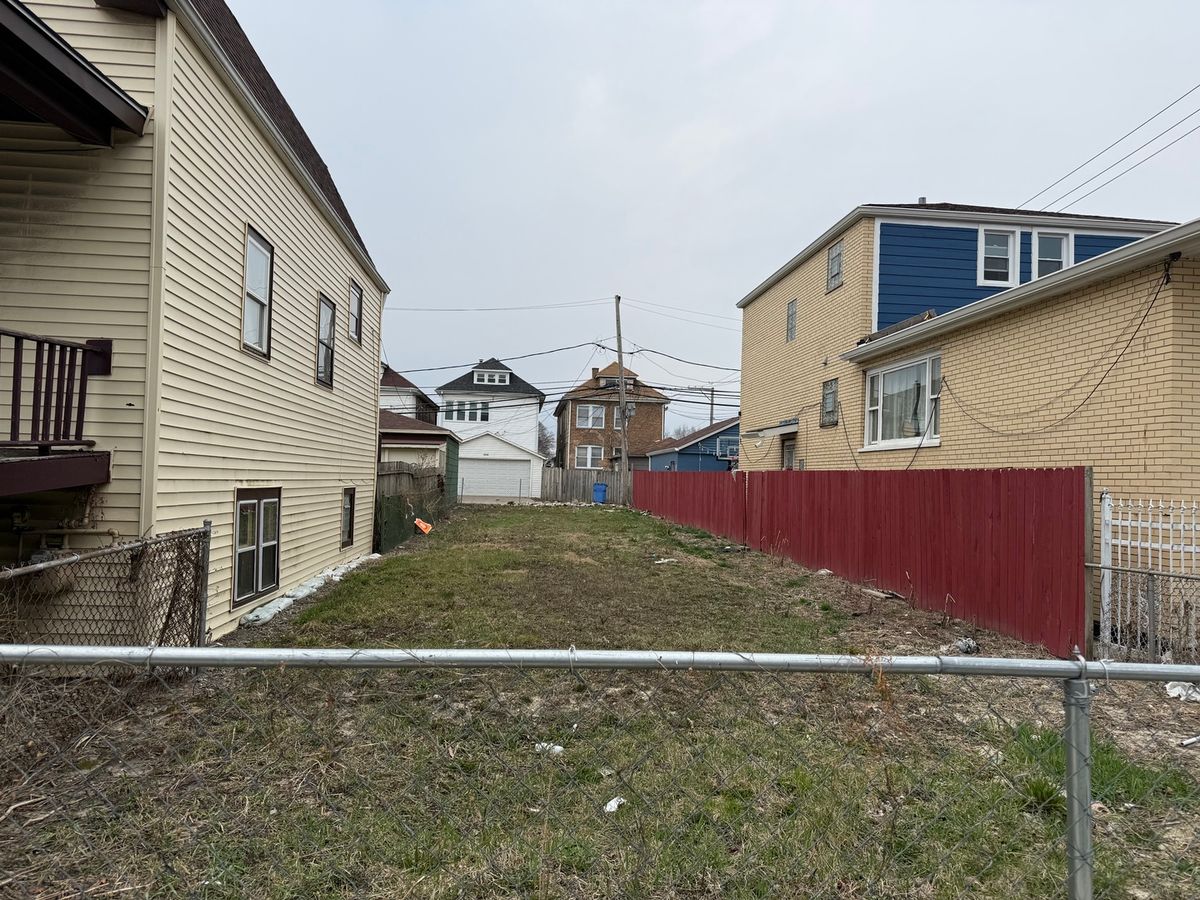 7116 Artesian Avenue, Chicago, IL 60629