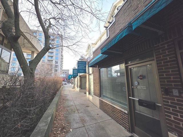 8019/8021 Lincoln Avenue — Skokie, IL 60077