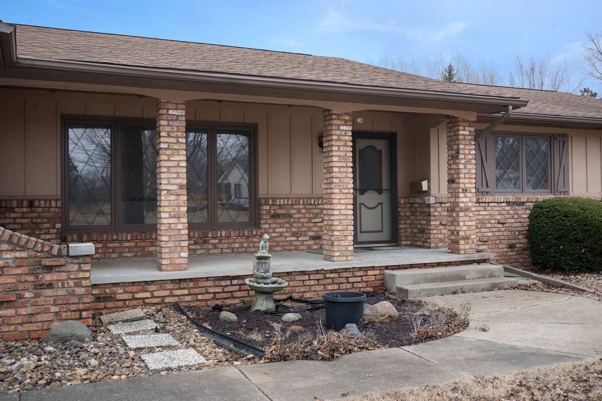 67 Crestview Drive, Geneseo, IL 61254