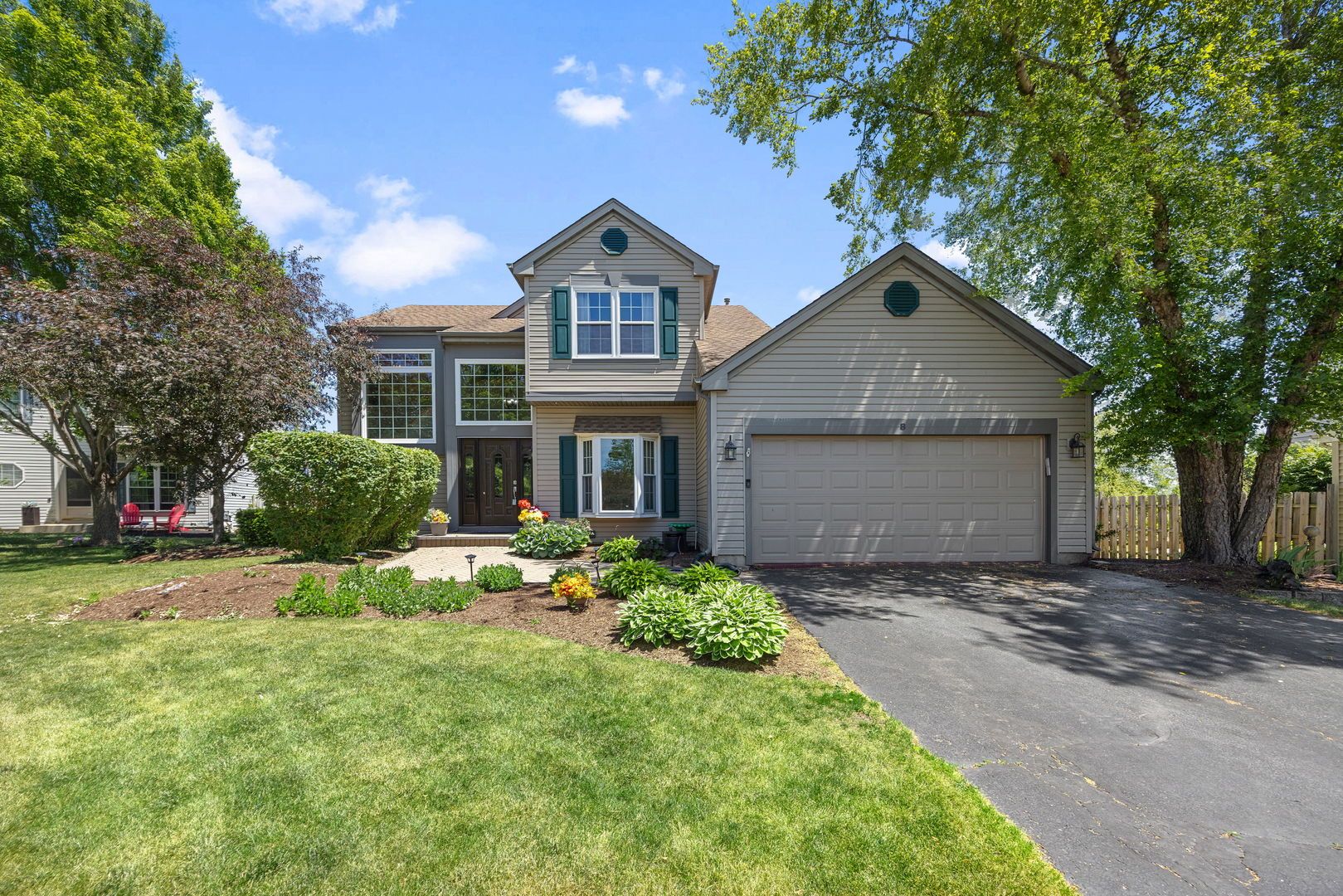 8 Elizabeth Court — Lake In The Hills, IL 60156
