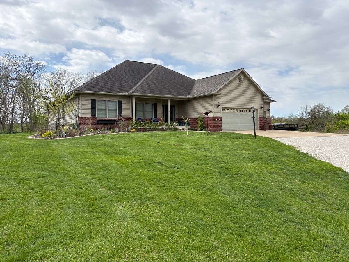 25401 Longview Road, Hopedale, IL 61747