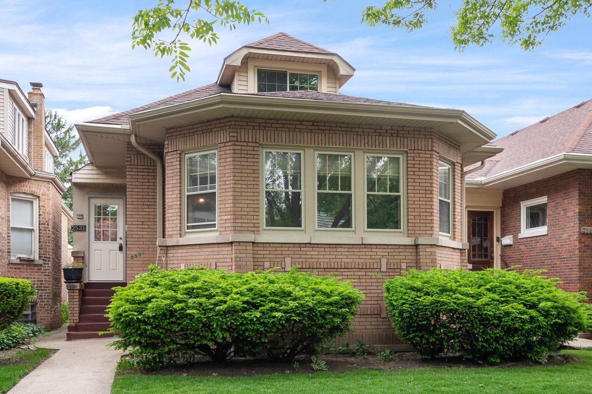 2531 W Morse Avenue — Chicago, IL 60645