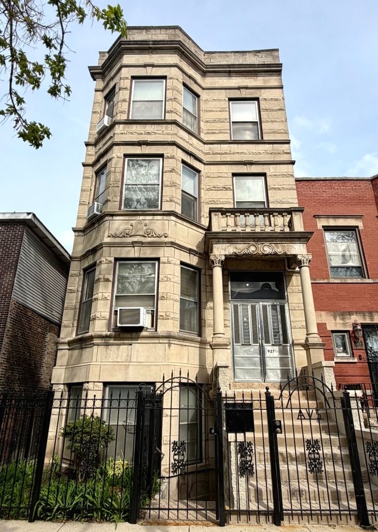 927 Claremont Avenue, Chicago, IL 60612