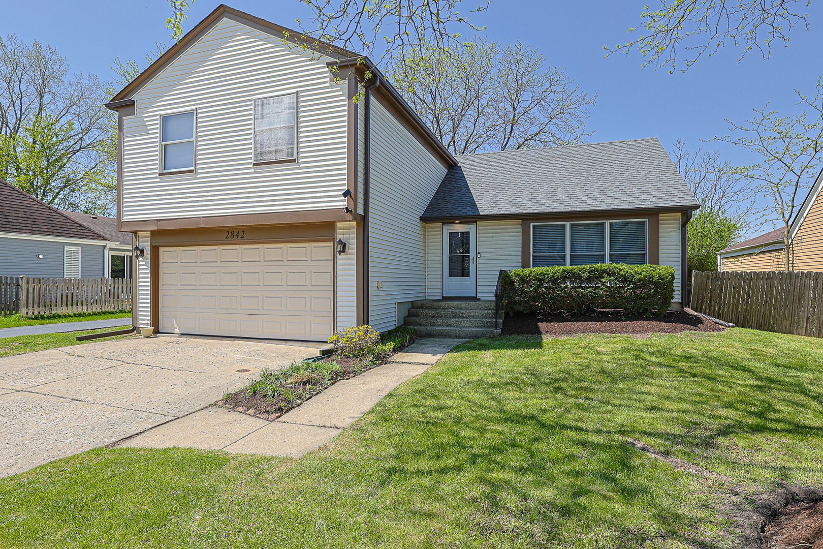 2842 GARDEN Drive — Lisle, IL 60532